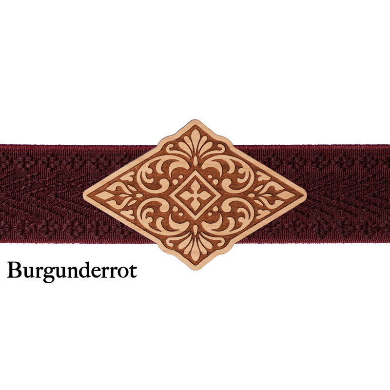 Dirndl Schnalle Holz mit dunkelrotem Band und strukturierter Gravur