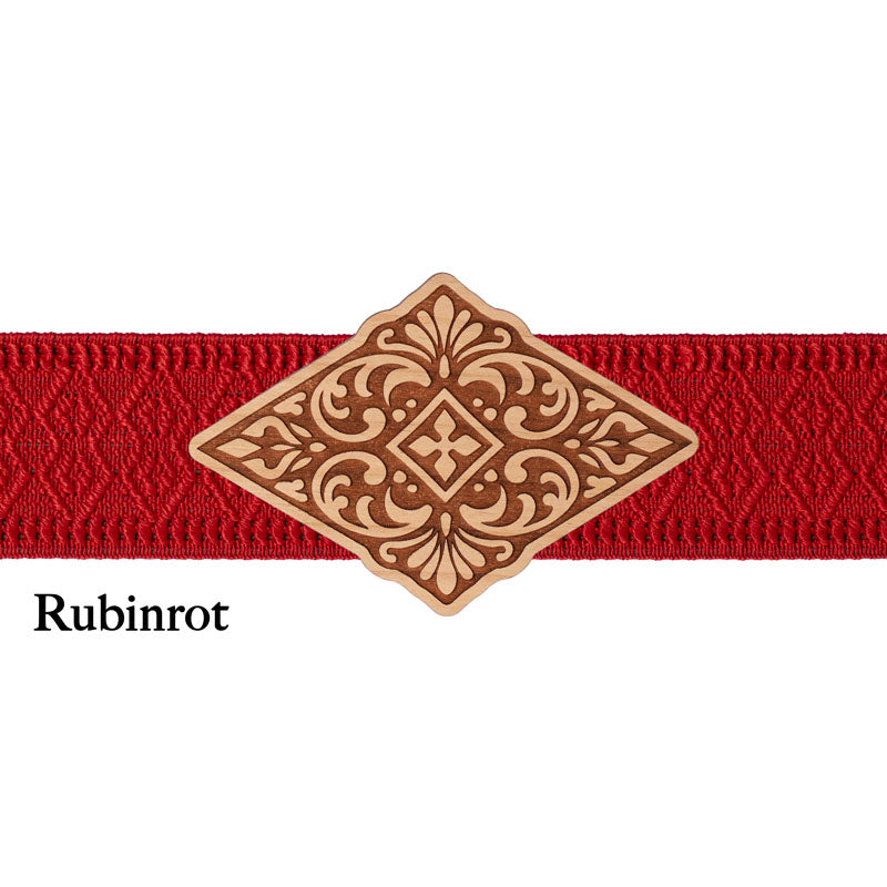 Trachtenschließe Holz mit rubinrotem Band