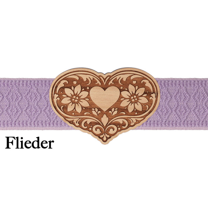 Feminine Dirndlschließe mit fliederfarbenem Band und floralem Design