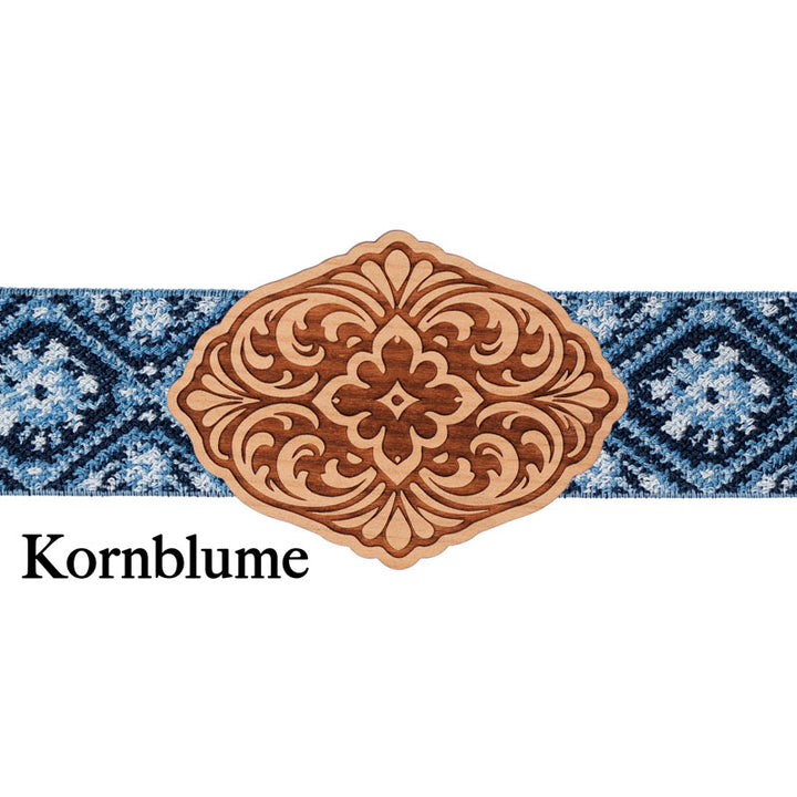 Schürzenschließe aus Holz mit blau gemustertem Band