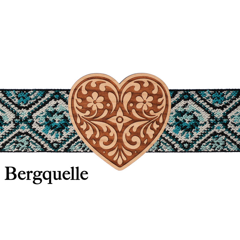 Dirndl Schnalle Herzform aus Holz mit gemustertem Band