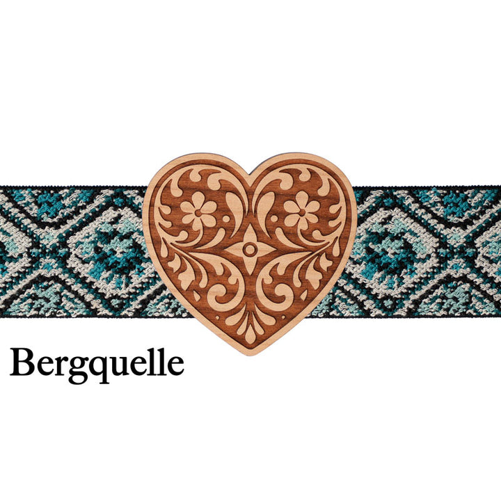Dirndl Schnalle Herzform aus Holz mit gemustertem Band