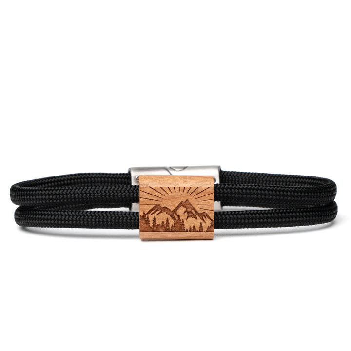Holzarmband Berg Natur mit schwarzem Paracord und graviertem Holzmotiv