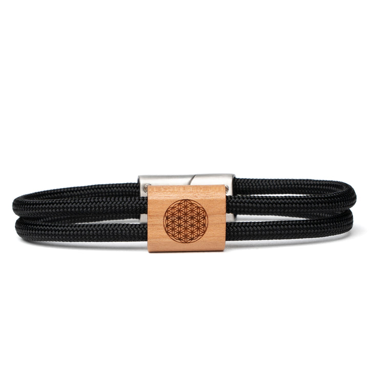 Holzarmband Blume des Lebens mit schwarzem Paracord und graviertem Holzmotiv
