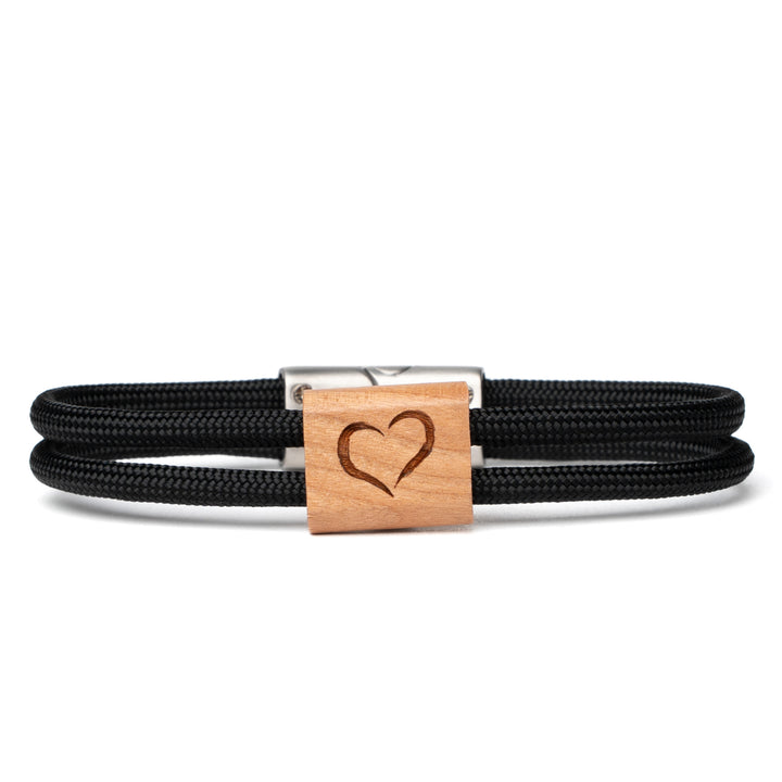 Holzarmband Herz mit schwarzem Paracord und graviertem Herzmotiv

