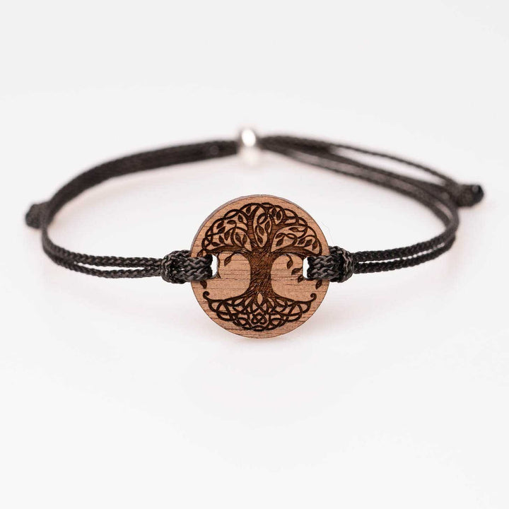 Personalisiertes Armband aus Nussbaumholz mit filigraner Baum des Lebens Gravur, schwarzes Nylonband, einzigartiger Holzschmuck als spirituelles Geschenk für Sie oder Ihn