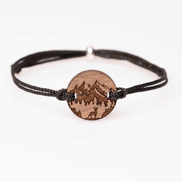 Personalisiertes Nussbaum-Armband mit Gravur von Bergen und Hirsch, schwarzes Nylonband, einzigartiger Holzschmuck – Geschenkidee für Jäger und Naturbegeisterte,