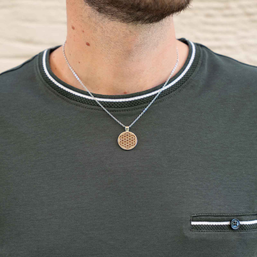 Halskette mit Blume des Lebens – spirituelles Kirschholz-Inlay mit filigraner Gravur