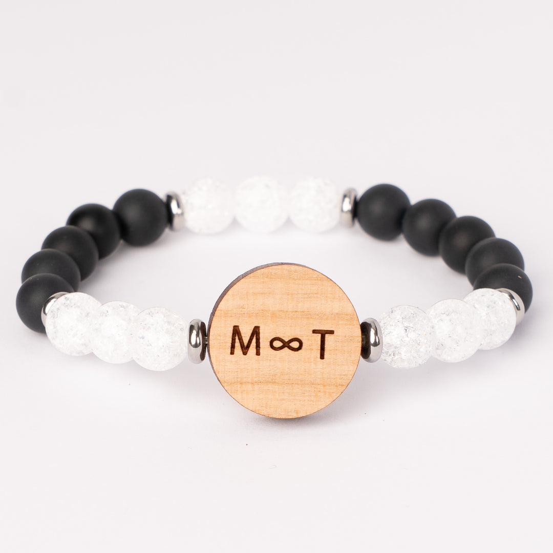 Initialen Unendlichkeit Armband mit Edelsteinen