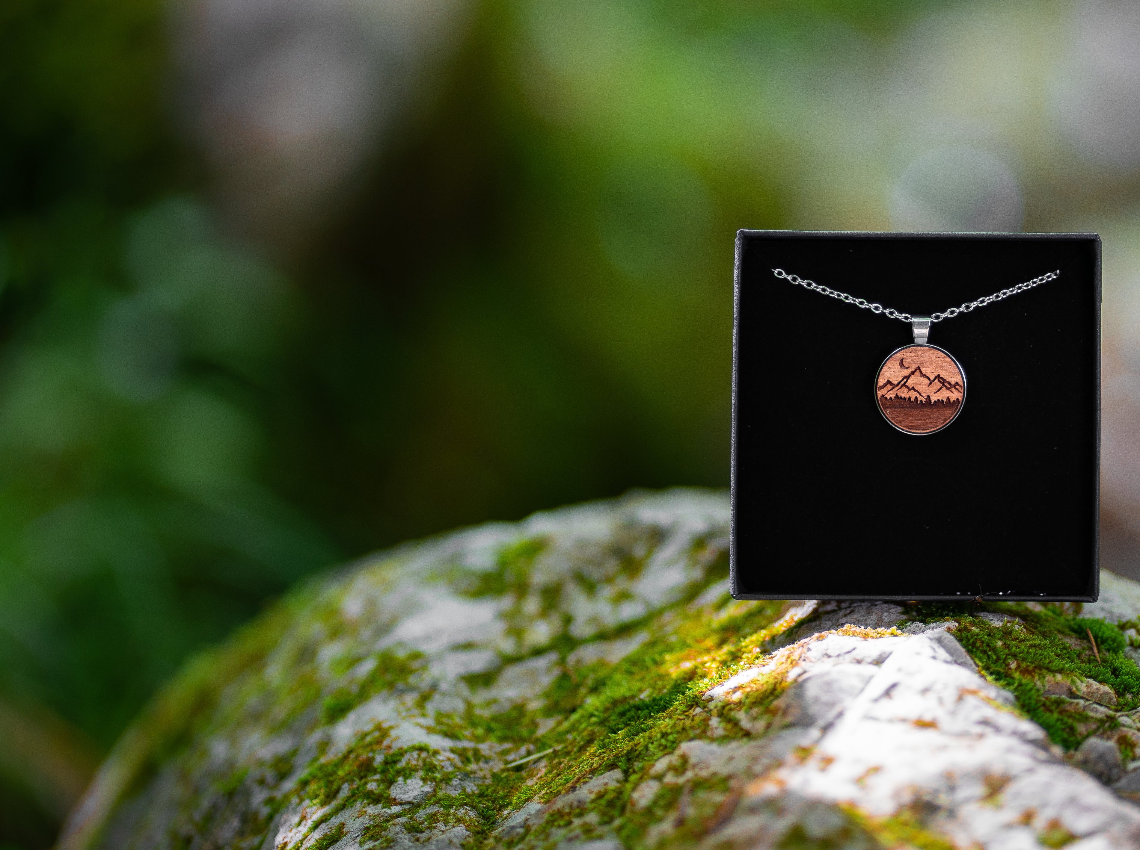 Holzschmuck Halskette Berg & Mond 