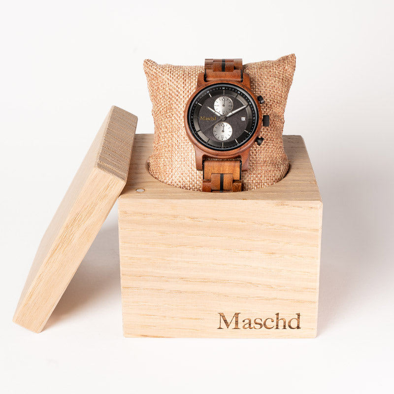 Holzuhr für Herren aus Tigerholt in Eichenbox 