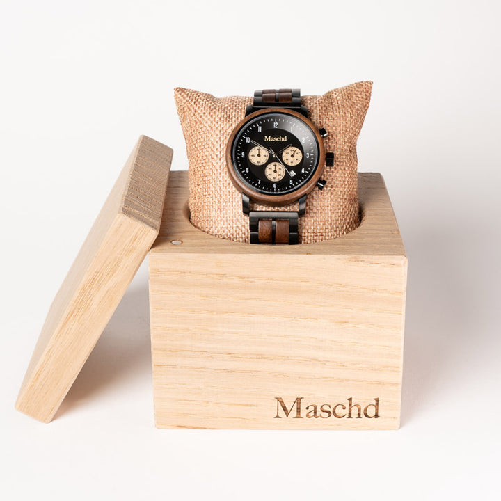 Holzarmbanduhr für Hreen aus Walnussholz in der Passenden Eichenbox verpackung 