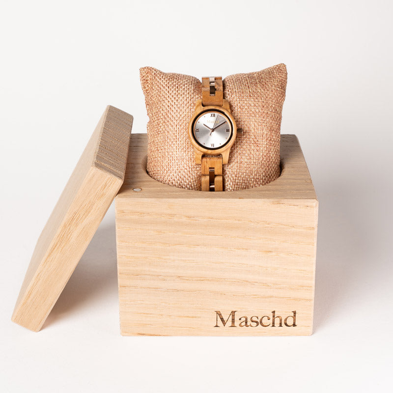 Frauen Holzuhr aus Olivenholz Schlicht und Elegant in einer passenden Eichenbox als Verpackung 