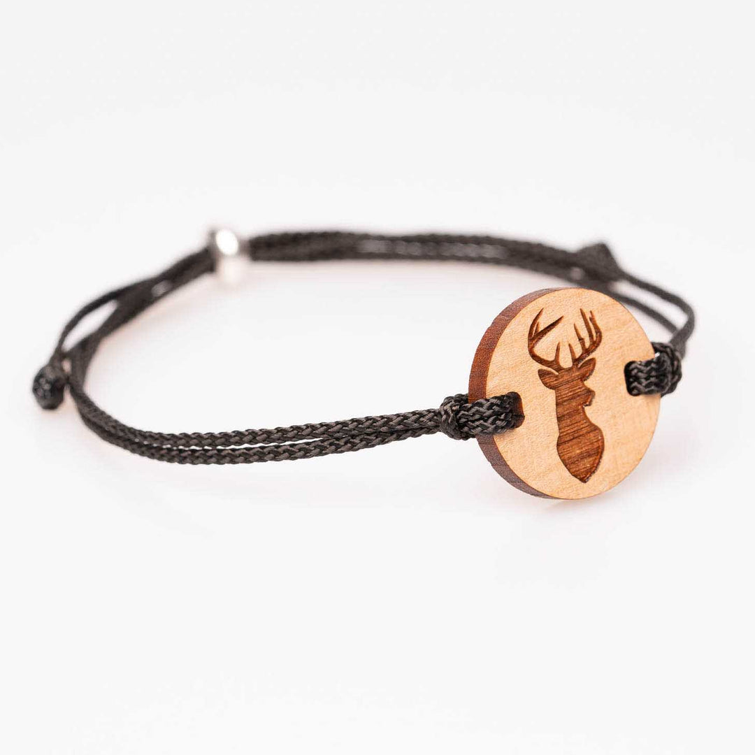 Holzschmuck armband aus Kirschholz mit einem Hirschmotiv