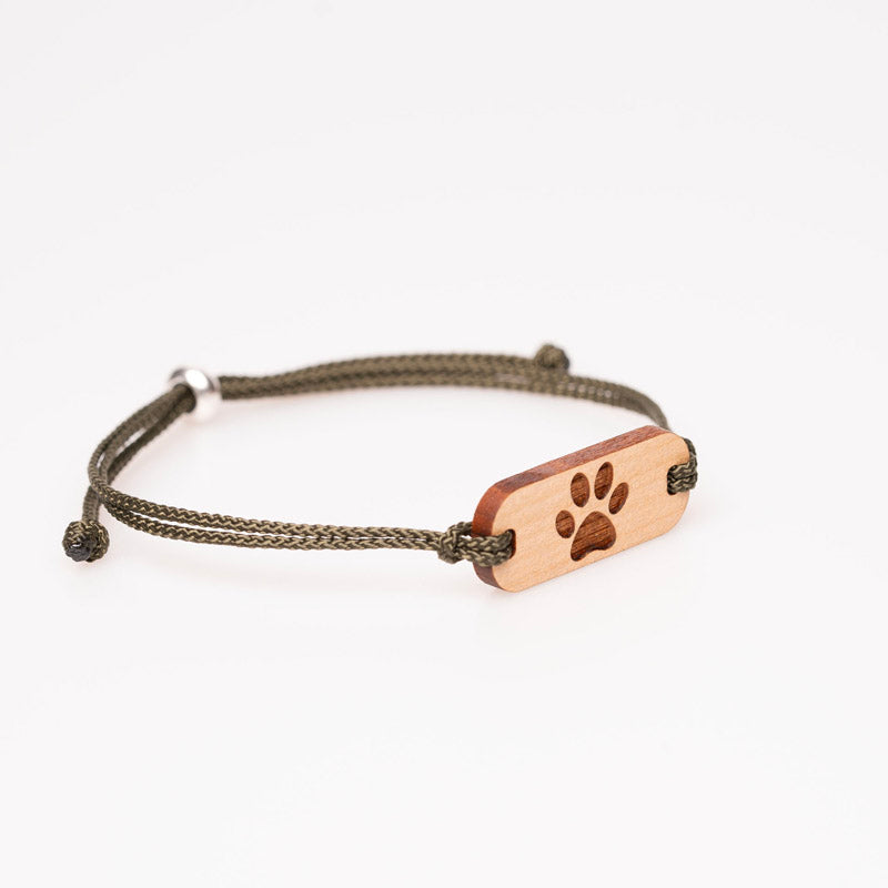 Verstellbares Armband mit Pfoten Motiv aus Holz
