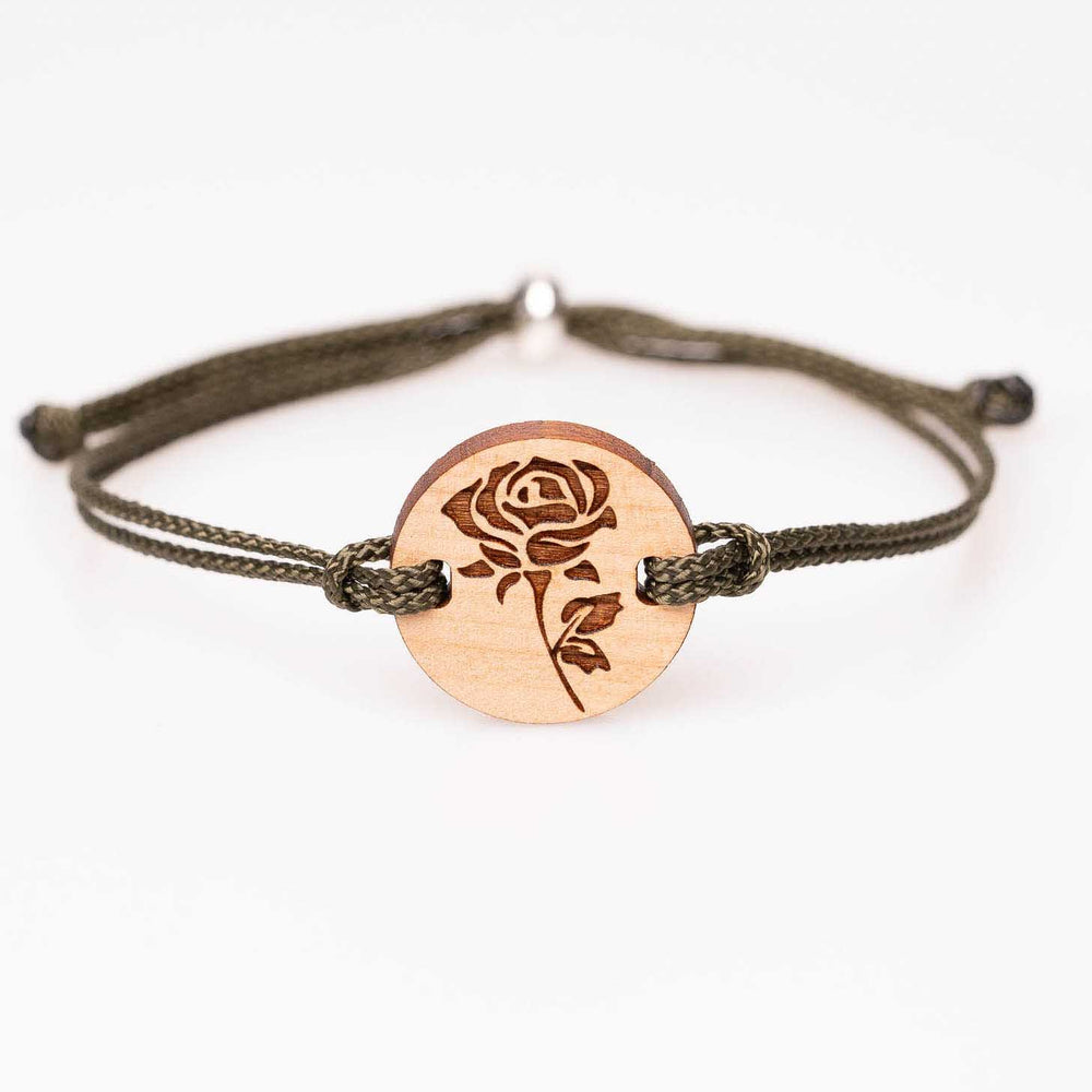 Armband aus Kirschholz mit filigraner Rosen-Gravur, olivgrünes Nylonband, personalisierbarer Holzschmuck als romantische Geschenkidee für Blumenliebhaber