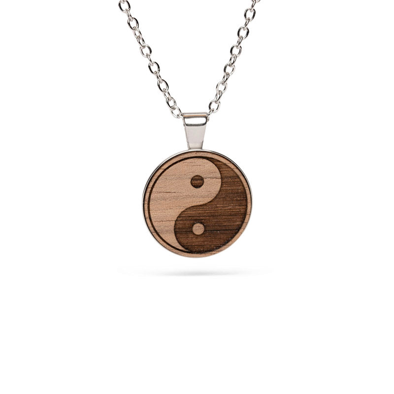 Yin und Yang Halskette aus Holz Nussbaum
