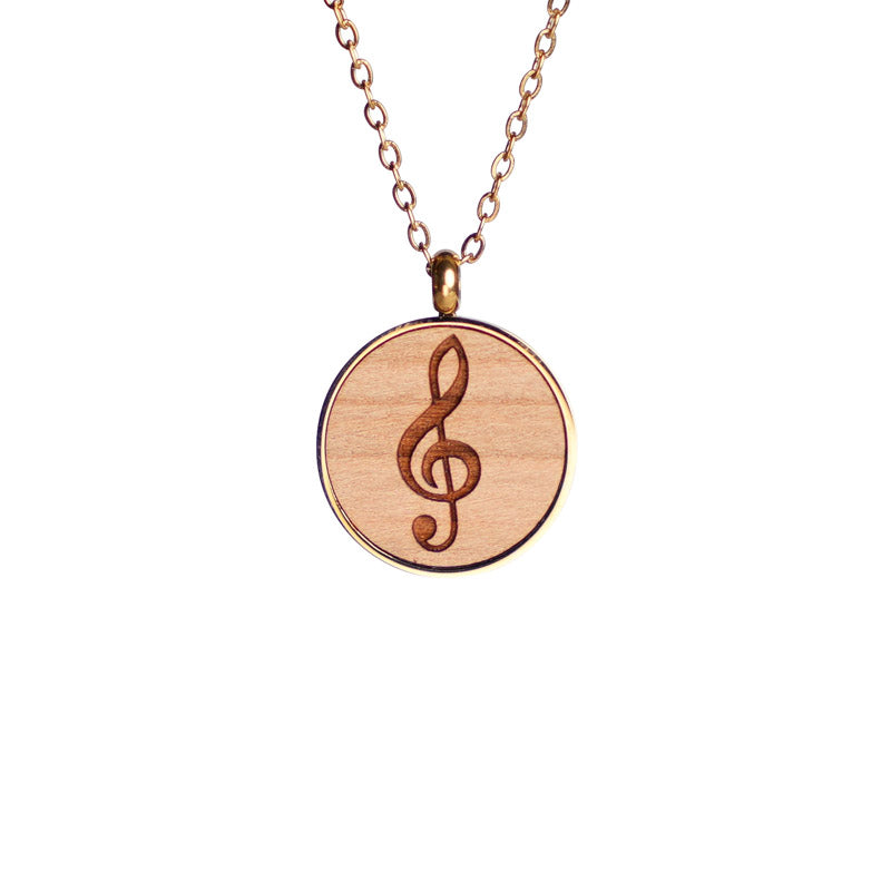 Holzschmuck halskette aus Kirschholz mit Notenschlüssel in einer 18k vergoldeten Edelstahlfassung 